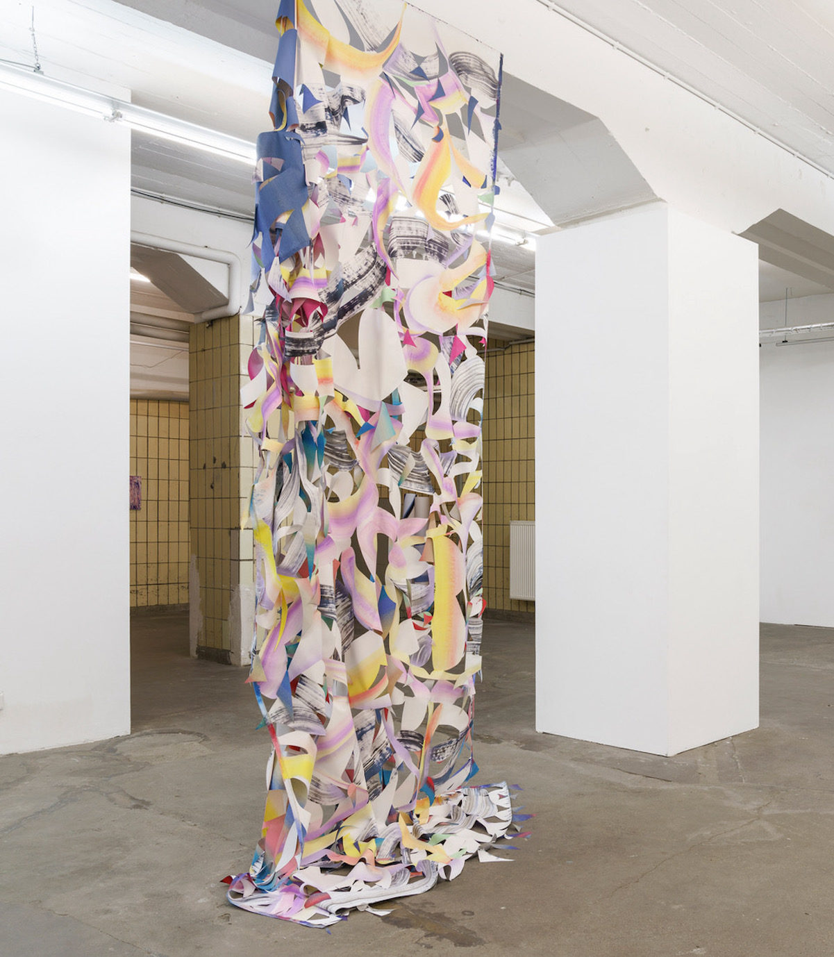 Gabriele Basch, transit, 2022, Acryl auf Leinwand, geschnitten, 210 x 410 cm, Foto Günzel Rademacher Kopie